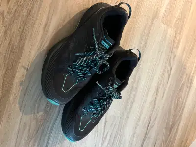 Hoka Speedgoat 4 GTX woman’s runners, View more
