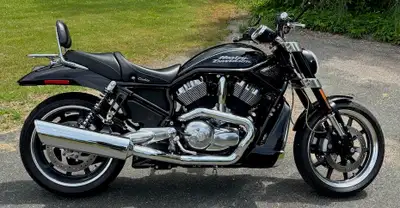 Extremely rare 2007 Harley-Davidson Street Rod. The Street Rod is a sporty version of the Harley-Dav...