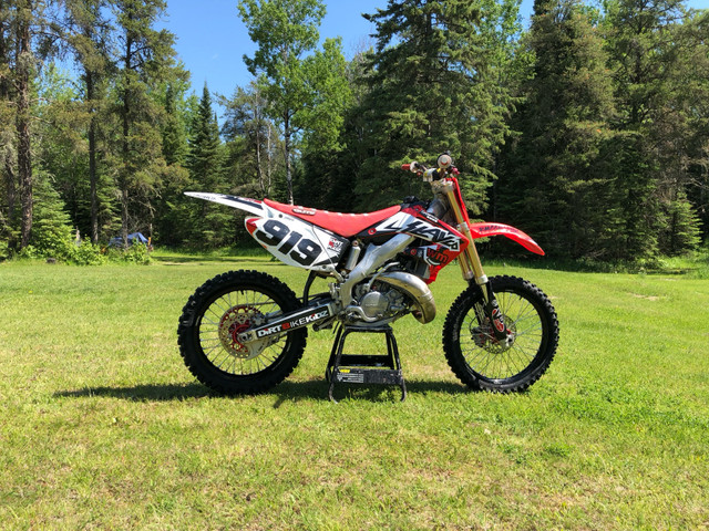 MINT 2006 Honda cr 125 in Dirt Bikes & Motocross in Thunder Bay - Image 4