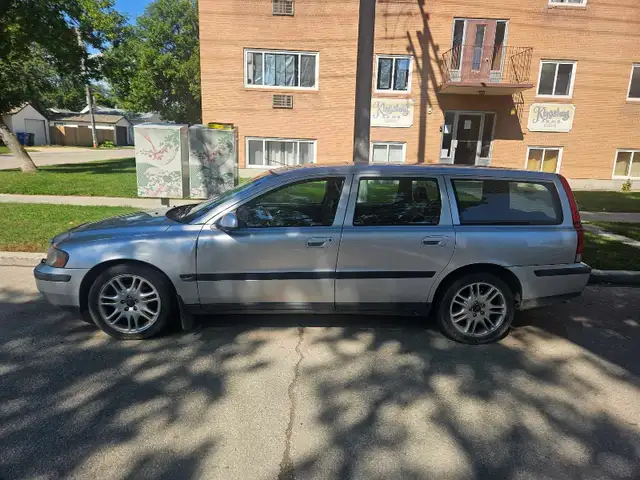 Selling vovlo 2002 v70 2.4t 5cyl silver