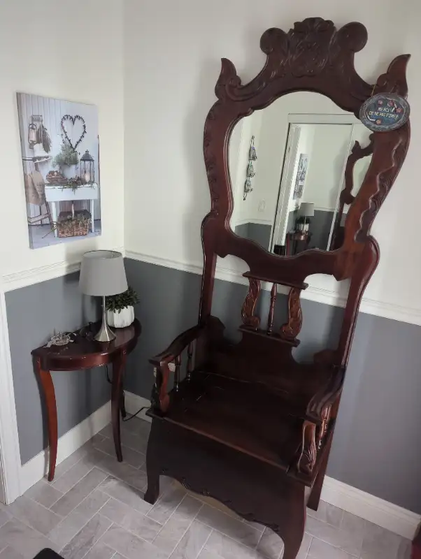 Meubles. Bureau Chaise Miroir antique ancien Chiffonnier in Dressers & Wardrobes in Laurentides - Image 2