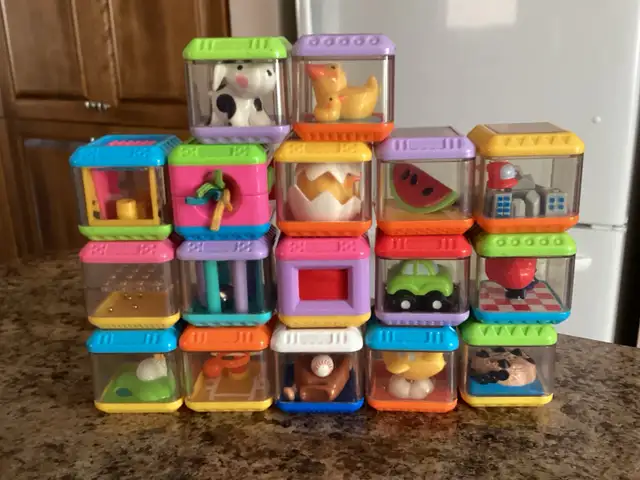Collectors 17 Fisher Price Plastic Cubes for Baby’s/Toddlers in Toys in Ottawa - Image 7