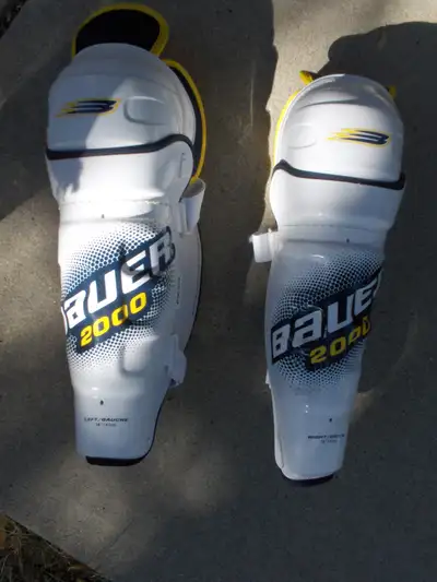 BAUER 2000 16" Shin Pads, View more