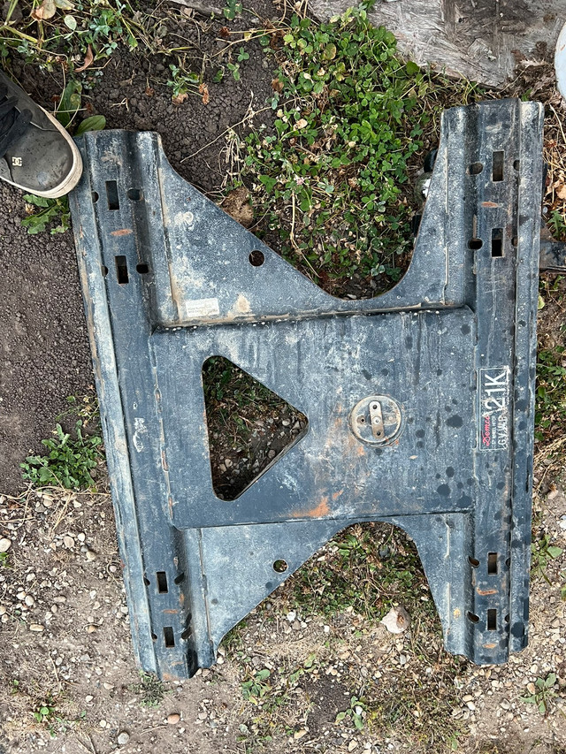 Demco fifth wheel plate for factory prep Chevy and gmc Boat Parts