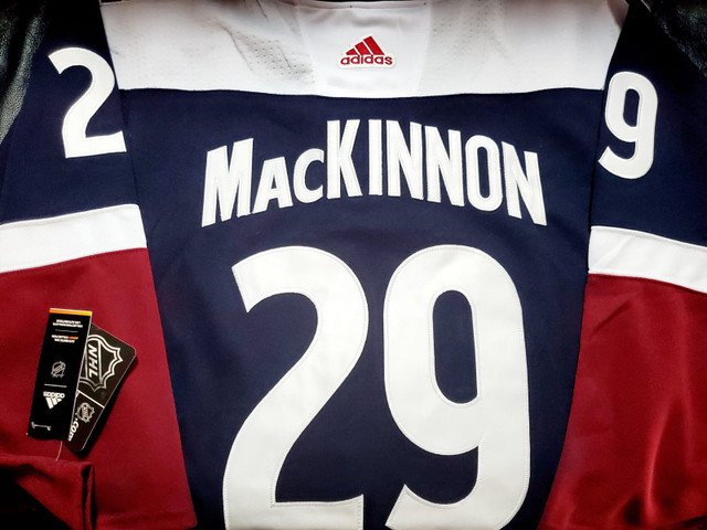 Nathan MacKinnon Colorado Avalanche Navy Alternate Jersey XL in Hockey in St. Catharines - Image 2