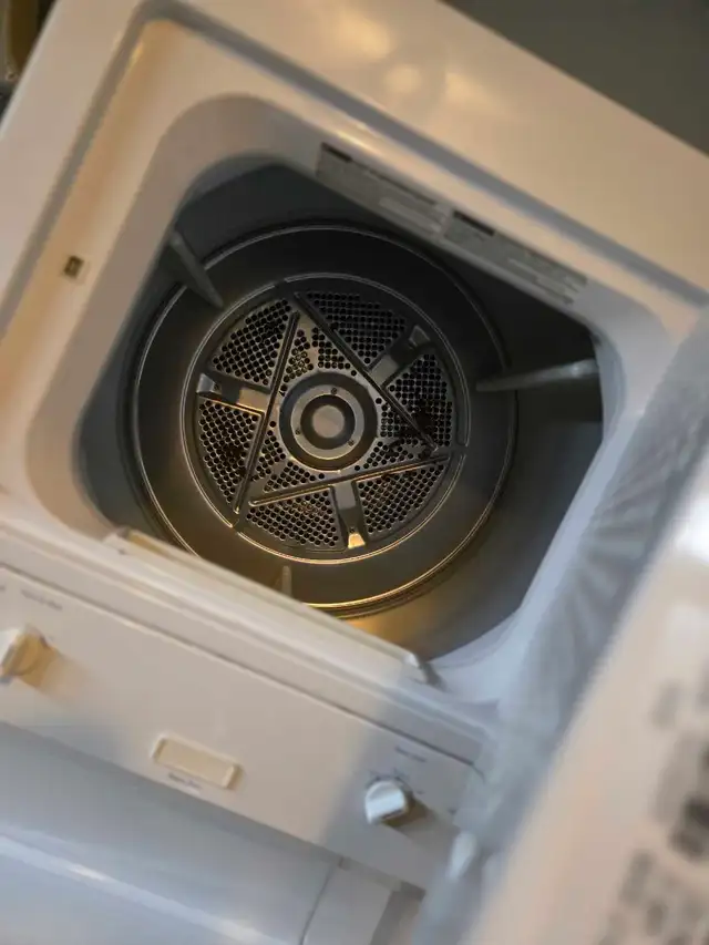 Frigidaire 2-in-1 Washer and Dryer in Washers & Dryers in Markham / York Region - Image 3