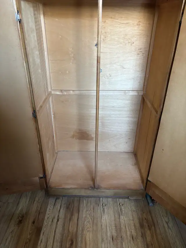 Wooden Wardrobe with Mirrored Doors in Dressers & Wardrobes in Mississauga / Peel Region - Image 3