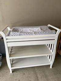 Change table with drawer, changing pad and cover. 