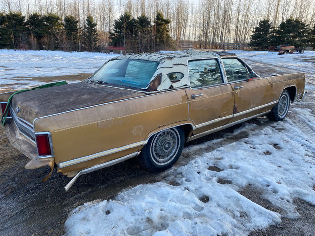 1979 Lincoln Towncar  parts car/ derby car  in Auto Body Parts in St. Albert - Image 2