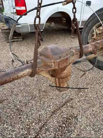 2005 Ford F-150 rear axle assembly Complete rear end, 6 lug pattern. Includes differential, axles, a...