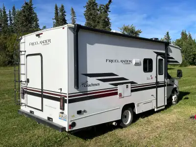 Coachmen Freelander 22XG, 2023, 13200 km We only used the RV for 10 days and it is in mint condition...