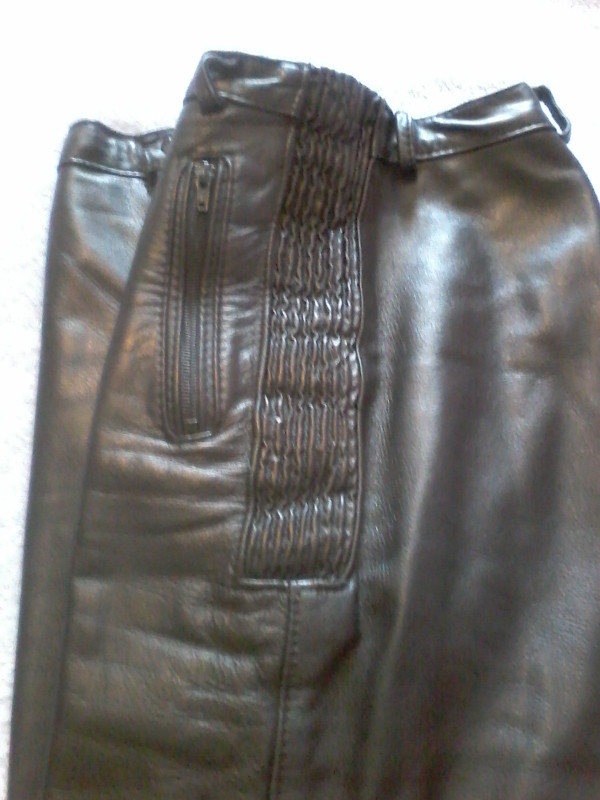 pantalon de moto en cuir noir pour femme dans Autre  à Lévis - Image 2