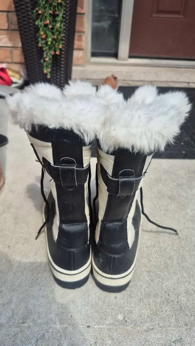 Woods Winter Boots size 7 women's  in Women's - Shoes in Markham / York Region - Image 4