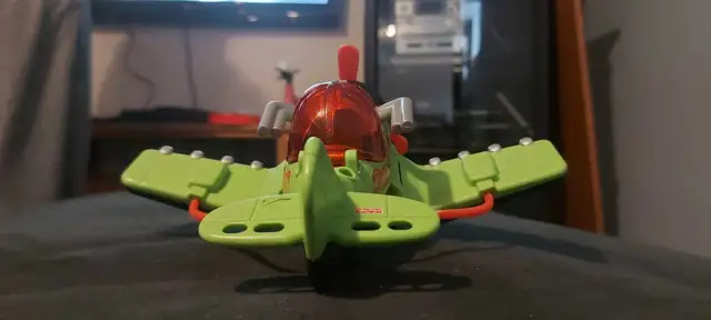 Green toy plane flame 7 in Toys in Ottawa - Image 4