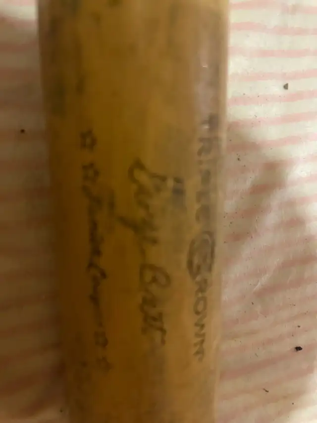 Louisville Slugger Baseball Bat in Baseball & Softball in Hamilton - Image 3