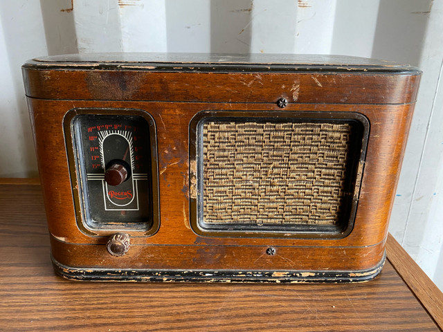 Roger’s Antique radio for sale  in Arts & Collectibles in Penticton