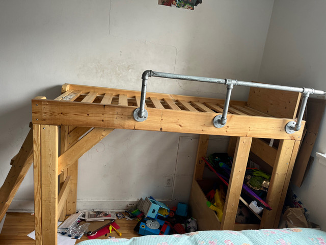 Solid Wood Loft Bed w Angle Ladder dans Lits et matelas  à Ville de Montréal - Image 3