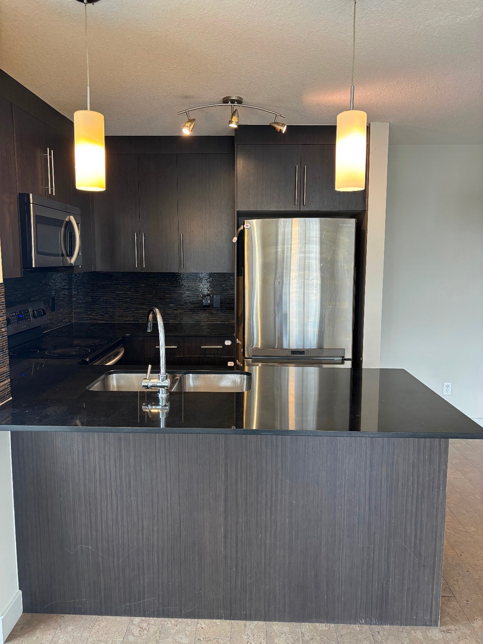 Top floor 2 bedroom 2 bathroom Skyview condo NE 3