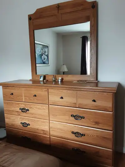 Grande commode en bois massif, View more