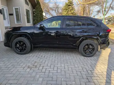 2022 Toyota RAV4 SE Hybrid AWD — Black | ~100,000 km at time of sale TARGETING SALE IN JULY 2026 Gre...