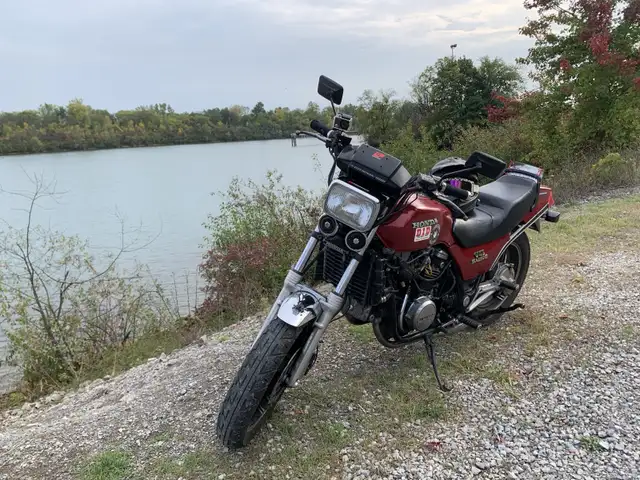1983 Honda vf750s saber v45 in Dirt Bikes & Motocross in St. Catharines - Image 5