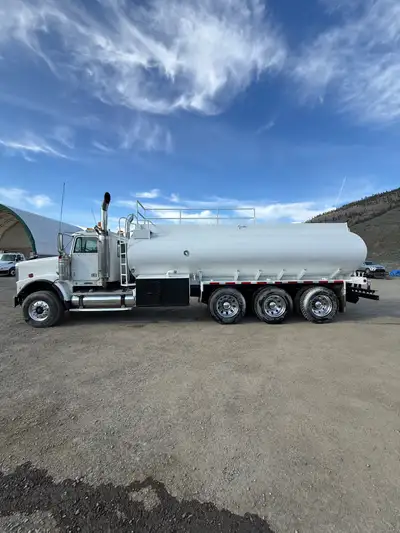 Freightliner Tri Drive Water Truck CAT C15 Engine 500 Hp Eaton 18 Spd Jasper 22,000L Tank Pto with H...