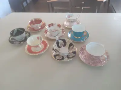 Tasses de thé  et verres anciens, View more