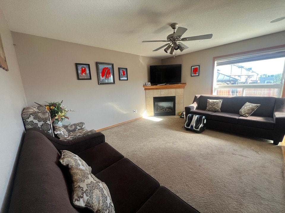 HOUSE FOR RENT SADDLERIDGE 4