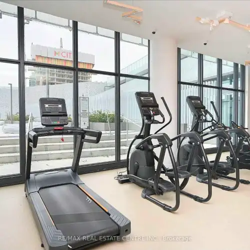 For working Female , Private room for rent with private washroom in a Penthouse on 60th floor. New f...