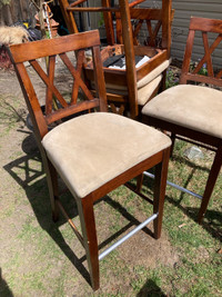 Set of 4 island or bar hight chairs 