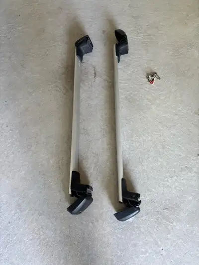 2018 to 2024 model year BMW X3. Locking mechanism with 4 keys. Rubber inset in rails for scratch res...