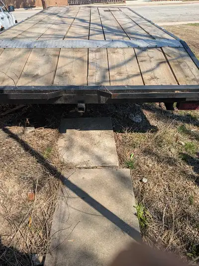 For sale is a 2018 21-foot flatbed trailer with dovetail. Trailer is in excellent shape and built he...