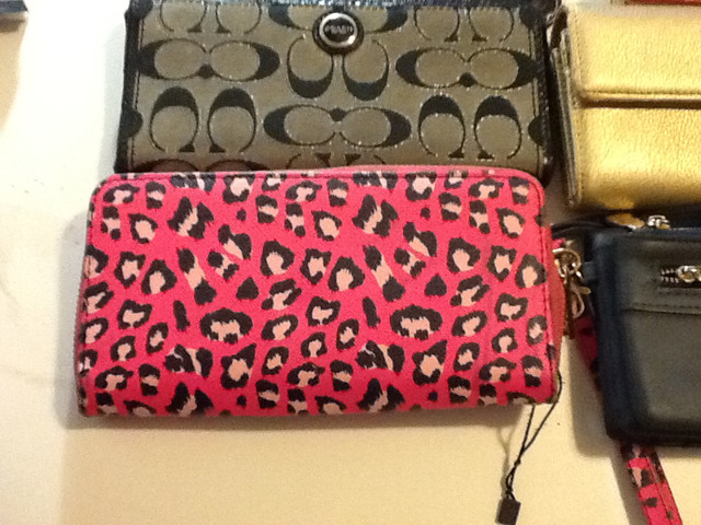 Lot of wallets and tablet case in Women's - Bags & Wallets in Chilliwack - Image 3