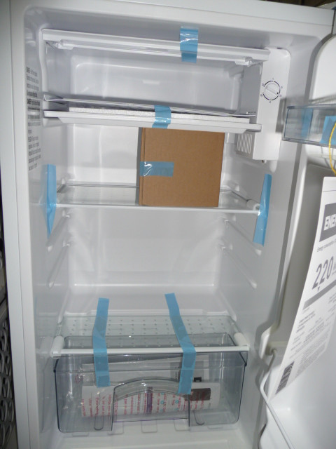 Danby Diplomat 3.3 cu. ft. Compact Refrigerator in Refrigerators in London - Image 3