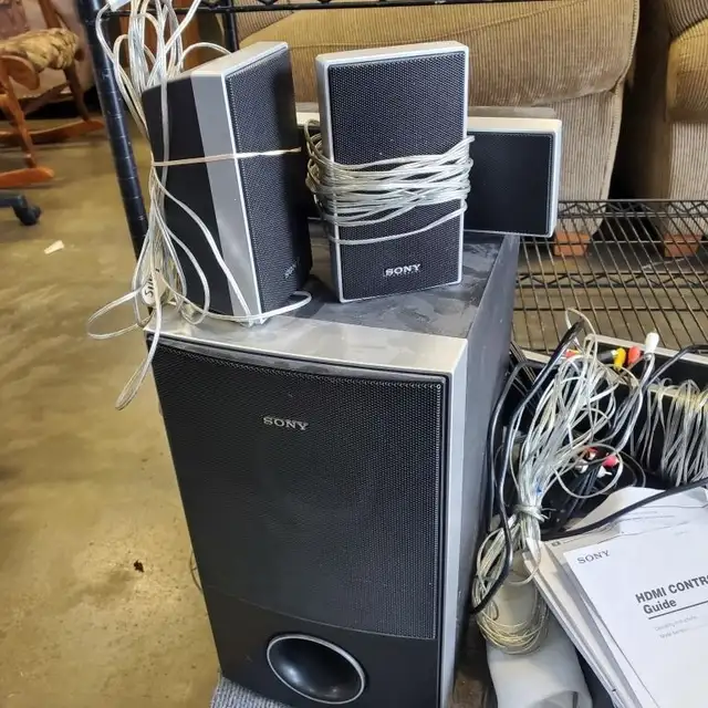 SONY HOME THEATRE SYSTEM in Stereo Systems & Home Theatre in Delta/Surrey/Langley - Image 2