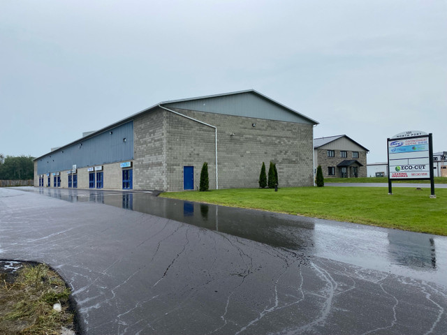 Light industrial warehouse with office in Commercial & Office Space for Rent in Kawartha Lakes - Image 4
