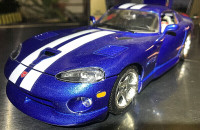 1/18 scale 1997 Dodge Viper GTS Coupe with Display case
