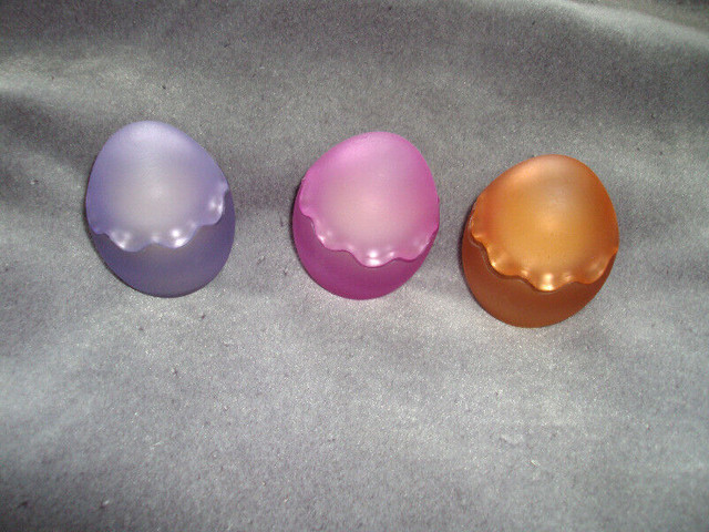 EGG SHAPED COLOURED GLASS CANDLE HOLDERS in Arts & Collectibles in Mississauga / Peel Region - Image 2