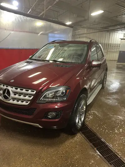 Mercedes diesel with recall work done at dealer last year. Runs great, very strong powertrain, good...