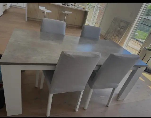 Structube dining Table with 4 chairs