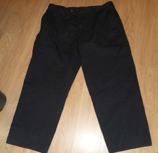 Mens Black work pants 40x26 w pockets on side of leg in Men's in Thunder Bay