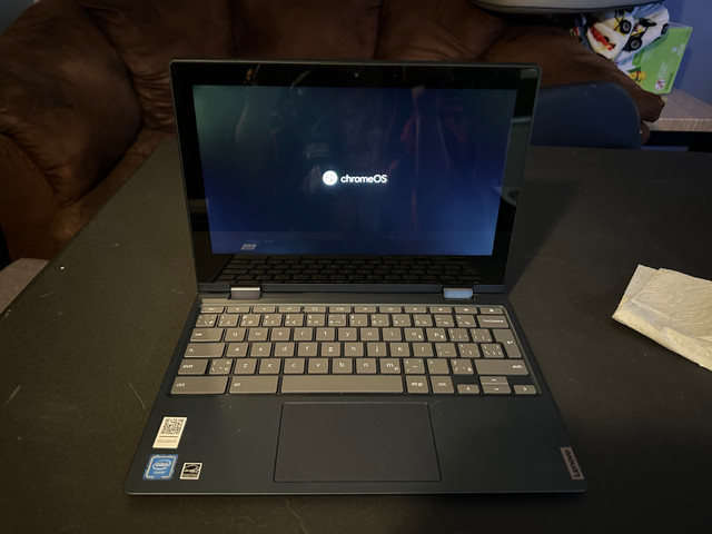 Lenovo Chromebook Laptop in Laptops in Calgary - Image 2