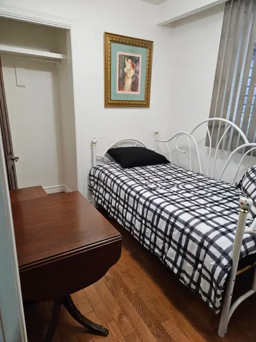 Beautiful non-smoking Room for Rent in front of the bus stop, 7 minutes from the Ossington subway st...