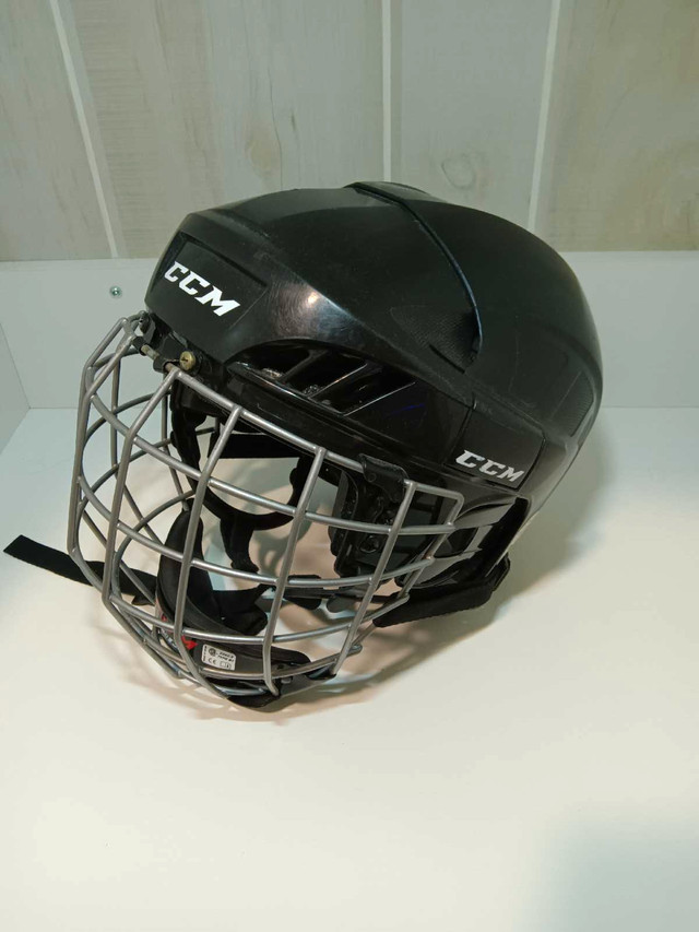 Hockey helmet  in Hockey in Brandon - Image 4