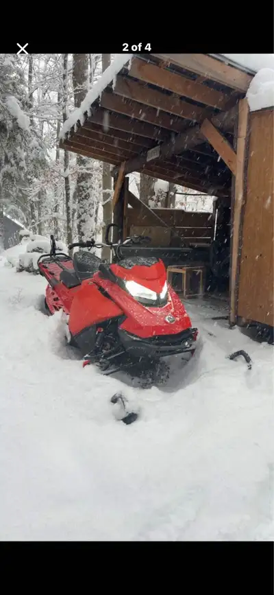 2019 Skidoo Backcountry XRS 850, 6800km 146 with 2” lugs Compression is at 128 both cylinders. Adjus...