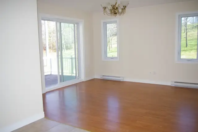 4 1/2 STYLE CONDO -avec garage chauffé- 1 er étage-mai