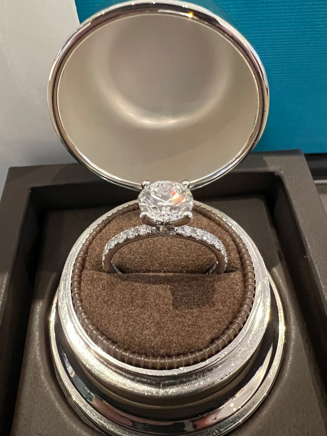 Birks 1.51ct diamond platinum engagement ring / bague en diamant dans Bijoux et montres  à Ville de Montréal - Image 4