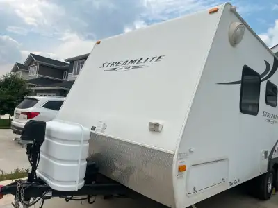 2010. Travel trailer good condition.