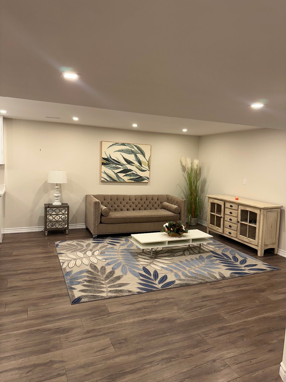 Luxury one bedroom apartment. 4