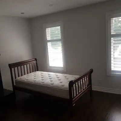 Rooms available for students/ working females. Located at Bovaird and Kenedy Rd Brampton ON. Close t...